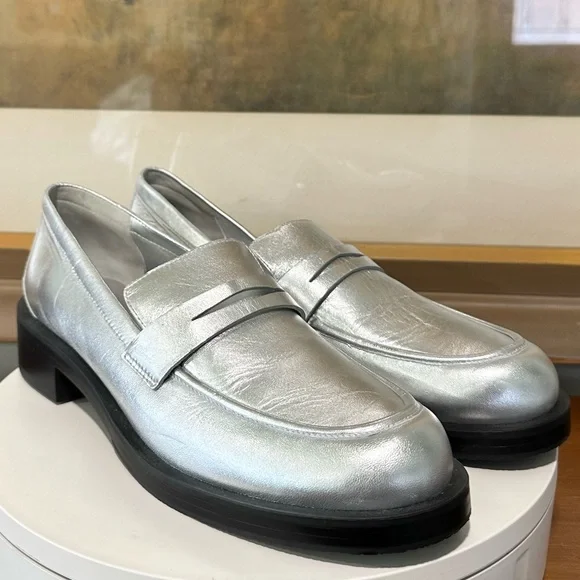 🌹STUART WEITZMAN🌹 Palmer Bold Loafer In Silver Size: 10B